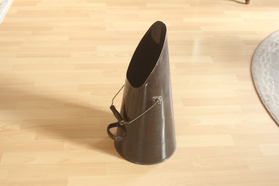 Image 1 of 1950S Charbonnier Métal Émaillé Avec Poignée En Bois - Porte Parapluie - Vase de Base - Vintage