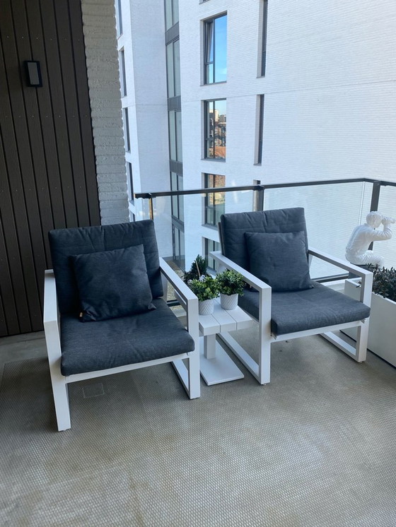 Image 1 of Deux fauteuils lounge « Life » avec table d'appoint