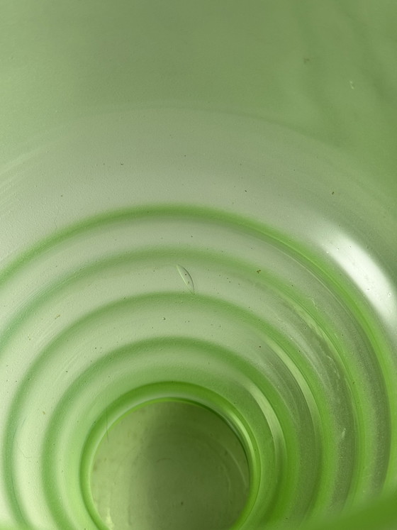 Image 1 of Vaso Art Déco in cristallo all'uranio con base a gradini – Design geometrico satinato – Anni '30