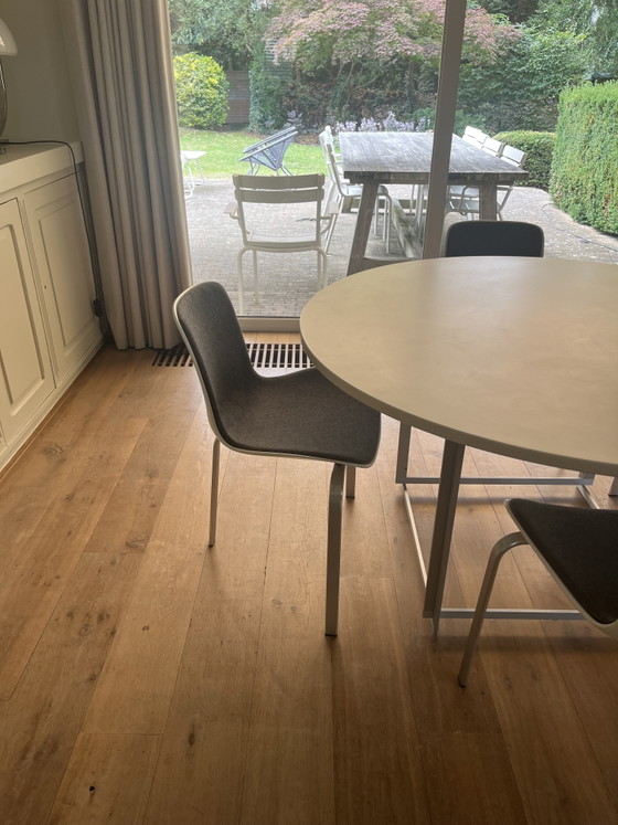 Fritz Hansen PK58 Table de salle à manger Ø130 + 4 chaises PK8 | Poul Kjærholm – Salles à manger complètes (photo 2 of 8)