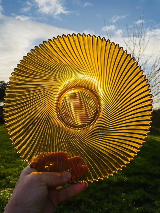 Image 1 of Coupe à fruits vintage en verre ambré à motifs tourbillonnants, style milieu du siècle, années 1970