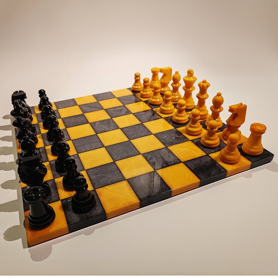 Image 1 of Juego de ajedrez de los años 70 en alabastro italiano de Volterra tallado a mano