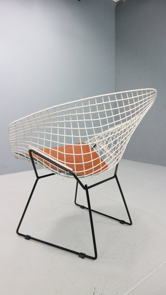 Image 1 of Silla Diamond de Harry Bertoia en metal blanco y negro y asiento de cuero nuevo