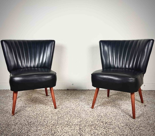 Pair of vintage club armchairs in black skai - 1950s