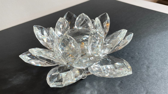 Image 1 of FLOWER Paperweight in Chiselled Crystal