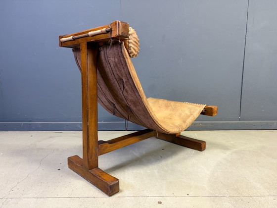 Vintage brutalistische Braziliaanse fauteuil uit de jaren 60. – Stoelen / fauteuils, Leather, Wood (photo 5 of 16)