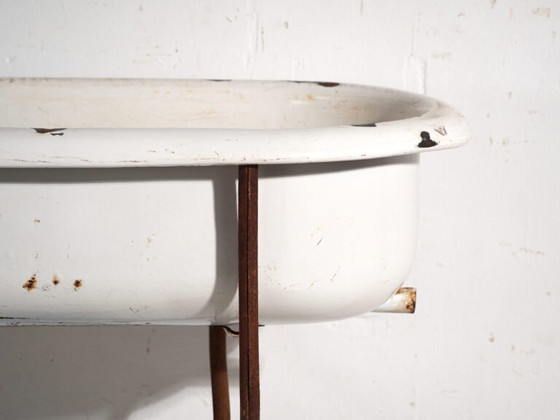Antique bathtub in enamelled iron – Central Europe, circa 1950 #8 – Decorative Objects, Industrieel (photo 38 of 40)