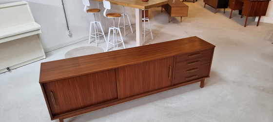 Image 1 of buffet du milieu du siècle