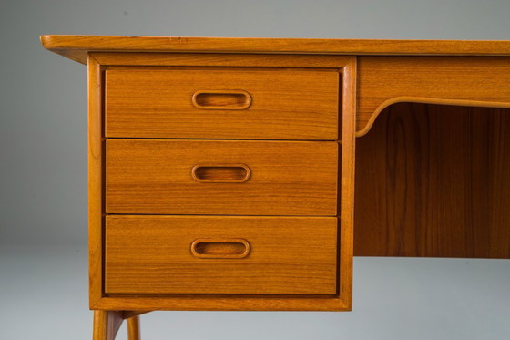 Image 1 of Mid Century Dänischer Teakholz-Schreibtisch von Svend Åge Madsen für Sigurd Hansen, 1950er Jahre
