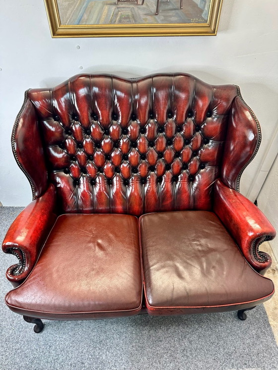 Canapé Chesterfield 2 places style Queen Anne Oxblood Red Angleterre, Canapés 2 places, Cuir, Rouge (photo 5 sur 11)