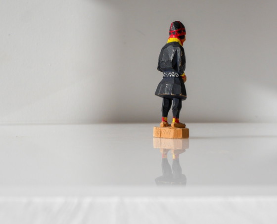 Skandinavische traditionelle handgeschnitzte samische Figur aus der Mitte des 20. Jahrhunderts von Georg (photo 14 of 17)