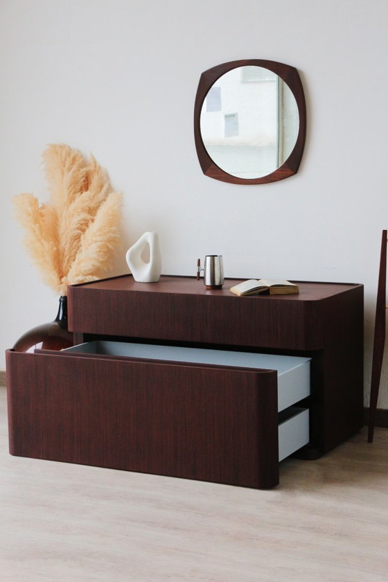 Image 1 of Vintage Italiaanse ladekast van wengéhout – ontwerp uit de jaren 70/80