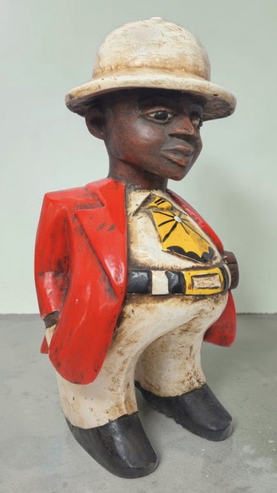 Image 1 of Afrikaner mit dickem Bauch und tropischem Helm