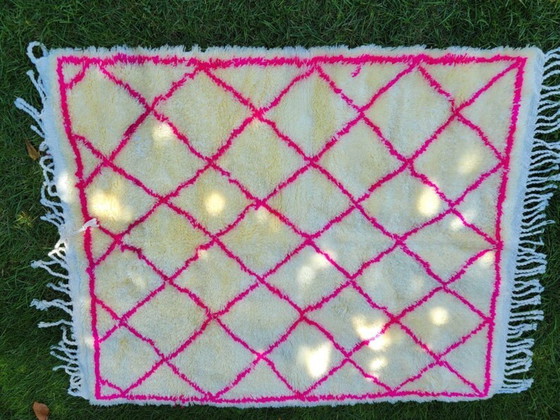 Image 1 of Handgemaakt Beni Ouarain-tapijt: Roze Marokkaans Berber wollen tapijt (126x100cm)