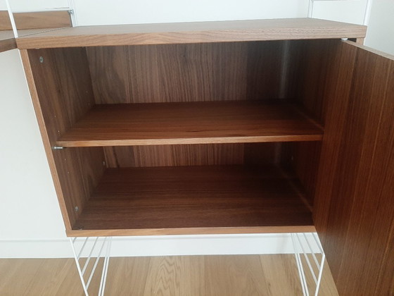 Image 1 of WANDGESTALTUNG STRINGMÖBEL