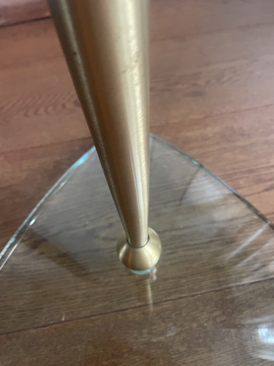 Image 1 of Italienischer Beistelltisch aus dickem, rundem Glas mit Messingbeinen