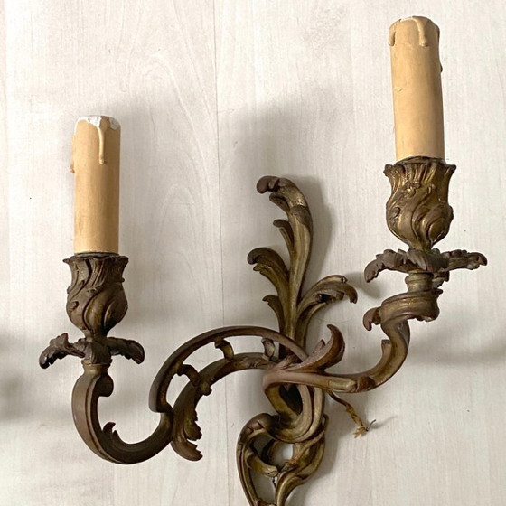 Image 1 of Paar bronzene Wandleuchten im Stil Louis XV