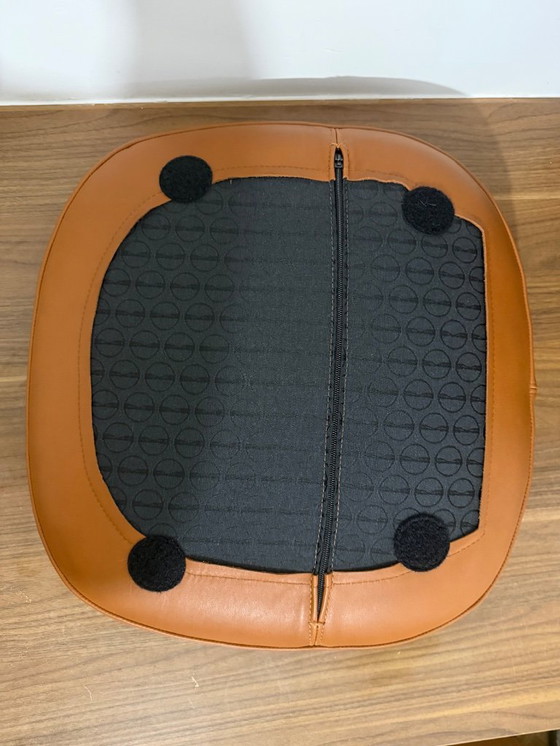 Image 1 of Tulip chair cushion (KNOLL)