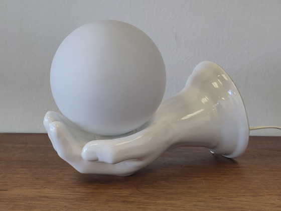 Image 1 of Lámpara de pared esférica de cerámica en la mano