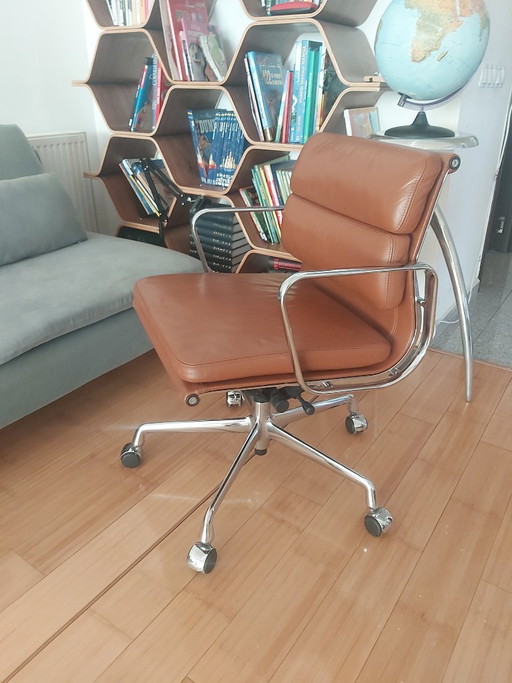 Vitra Eames EA217 cuir cognac