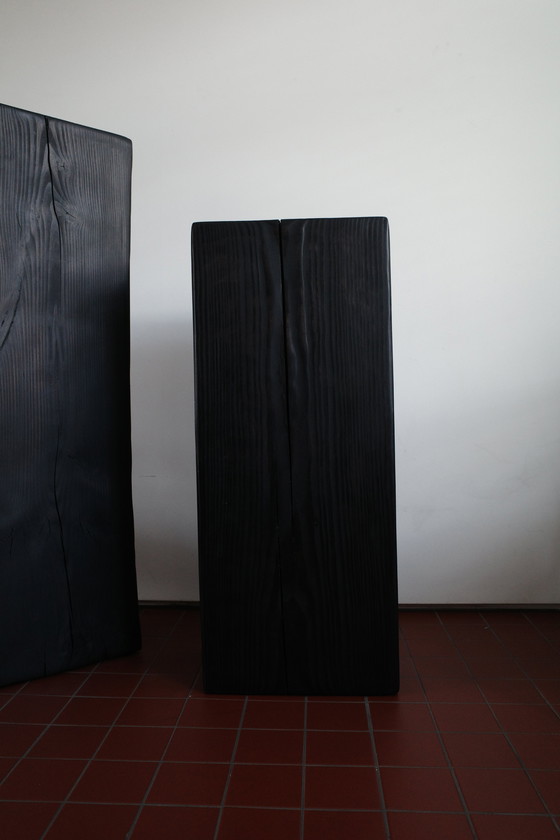 Image 1 of Zócalo recto de madera maciza ebonizada