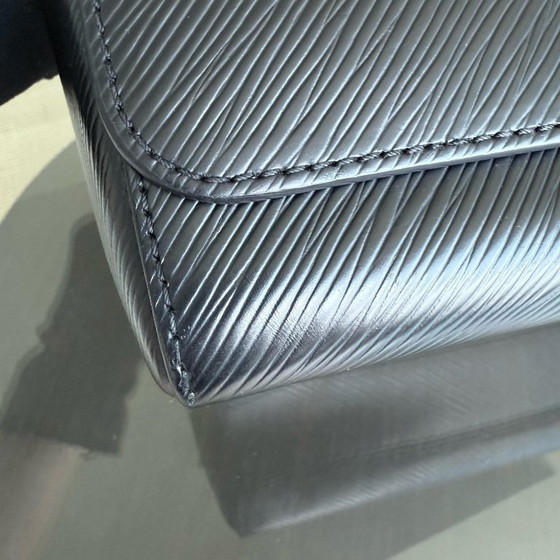 Image 1 of LOUIS VUITTON TWIST MEDIUM MM - EPI LEER ZWART MET ZILVEREN BESLAG