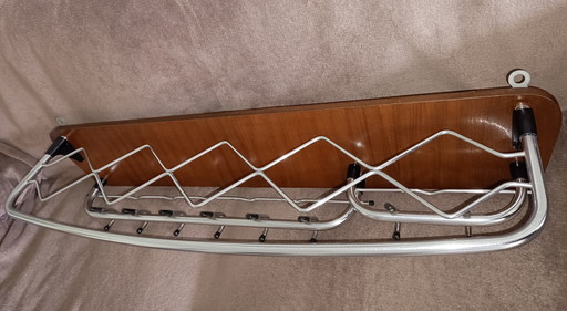 Rohrgarderobe aus den 1950er Jahren