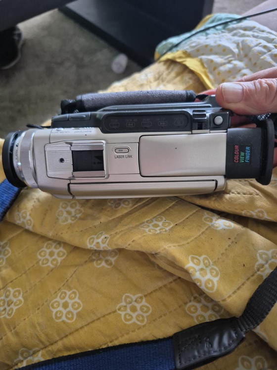 Sony Handycam – Cadeaux, Metal, Plastic (photo 4 of 14)