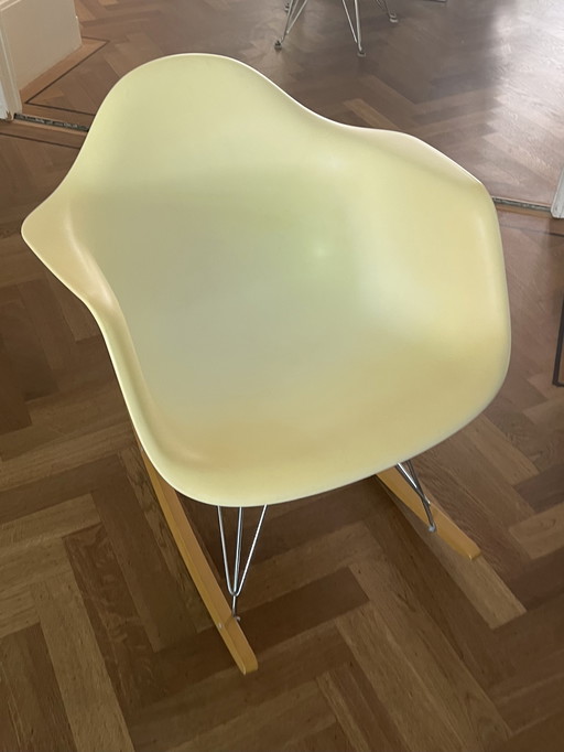 Vitra Eames Schommelstoel Wit
