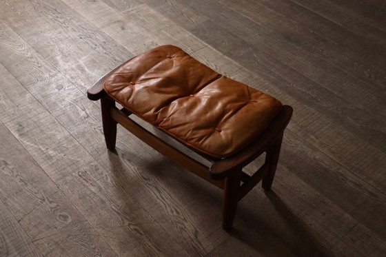 Image 1 of Sillón Jangada con otomana en piel color coñac, de Jean Gillon, Brasil, década de 1960.
