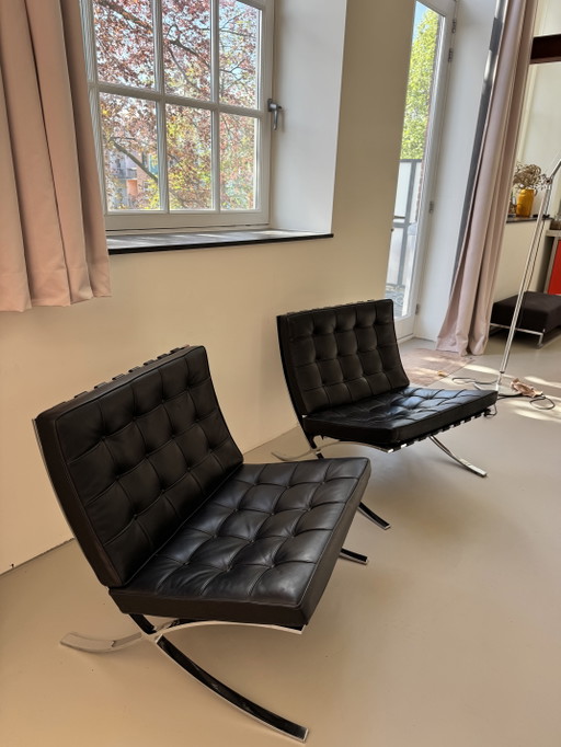 2 Barcelona Mies van der Rohe stoelen