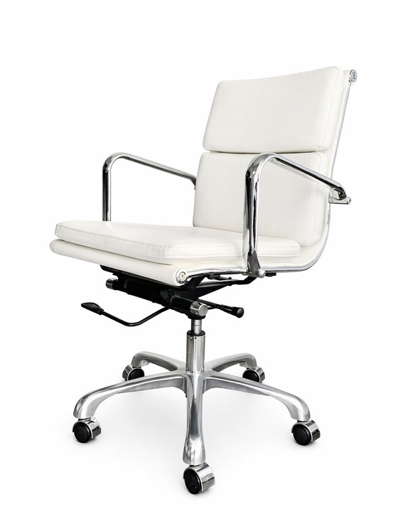 Image 1 of Eames EA 217 Soft pad Bureaustoel wit leer 