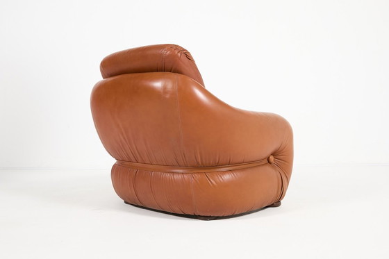 Image 1 of Sculptural Italian design leather lounge chair from 1960’s