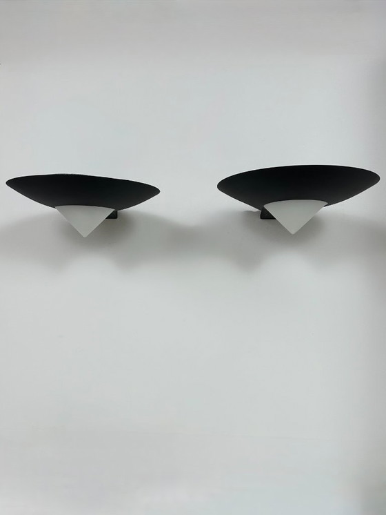 Image 1 of Coppia di applique vintage, metallo nero opaco e vetro opalino, Francia, 1980