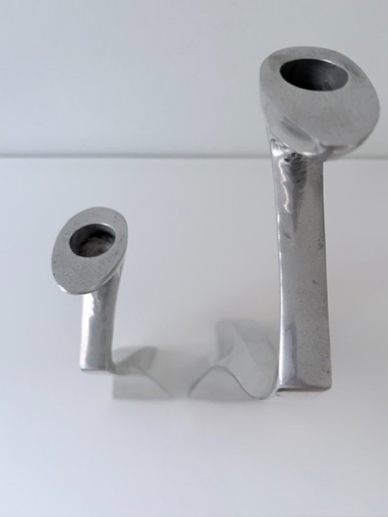 Portacandele Swan iconici di Matthew Hilton per SCP – Aluminium (photo 21 of 24)