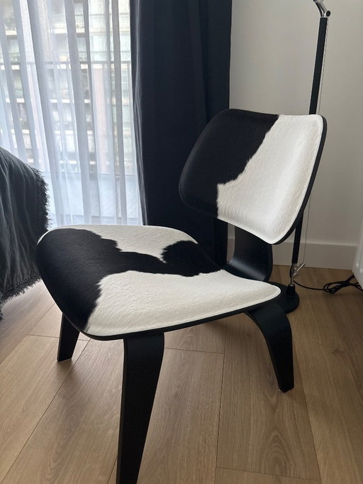 Vitra LCW Calf's Skin negro/blanco