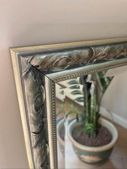 Facetgeslepen spiegel met zilverkleurige rand