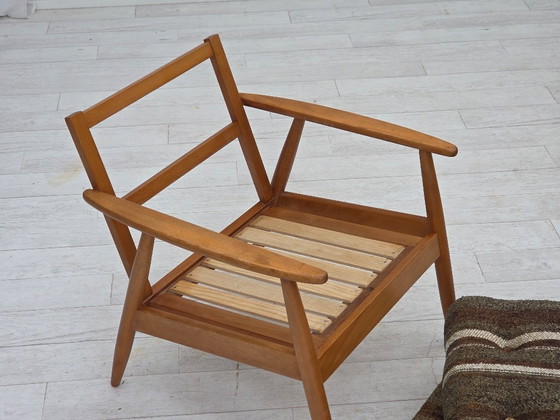 Image 1 of Fauteuil danois des années 1970, en bois de hêtre, recouvert de tissu d'ameublement en laine.