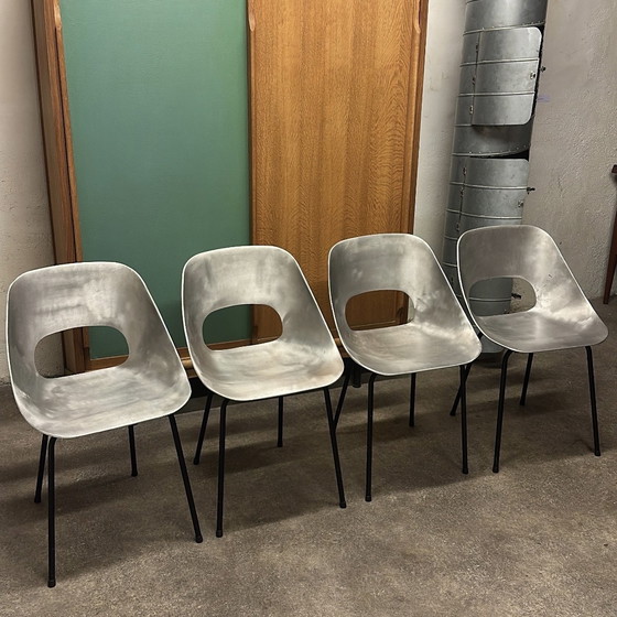 Image 1 of Set van 4 Tulip-stoelen van Pierre Guariche