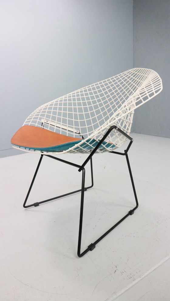 Image 1 of Silla Diamond de Harry Bertoia en metal blanco y negro y asiento de cuero nuevo
