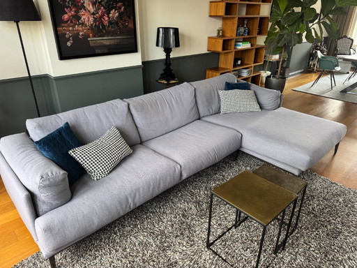 Ruime comfortabele bank met chaise longue / kussens met dons