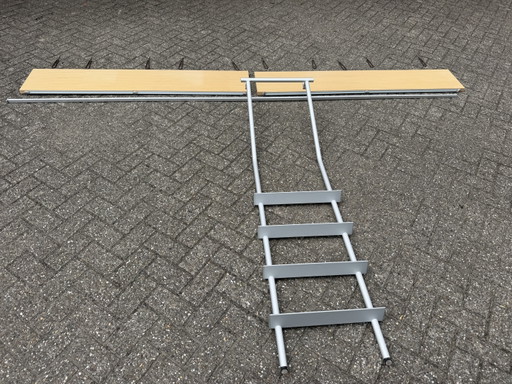 Banzbord-Bücherregale (6 x 1,70 m), inklusive Leiter