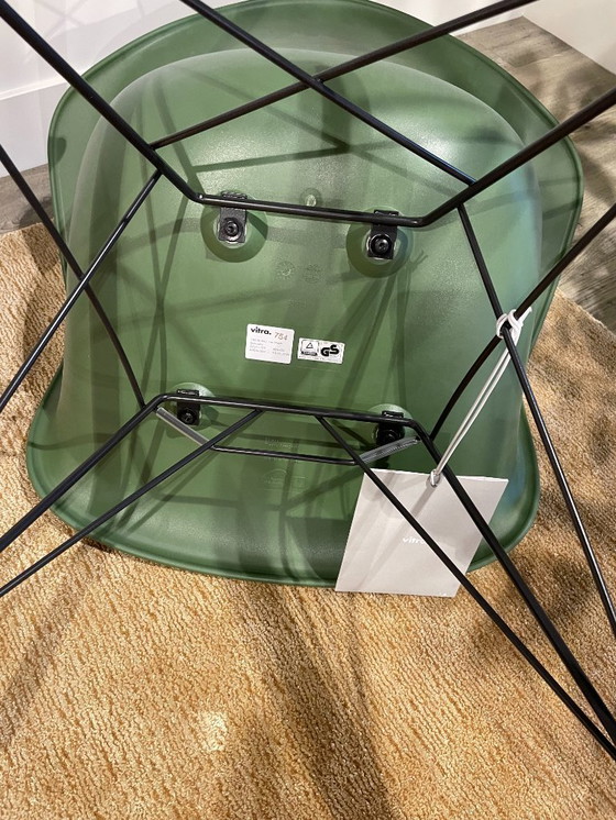 Image 1 of Silla mecedora Vitra Eames Plastic RAR verde, arce oscuro