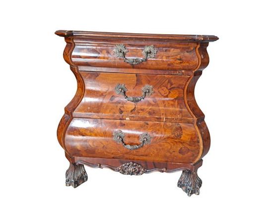 Image 1 of Niederländisches Barock-Triptychon aus den 1920er Jahren – Klappschrank und zwei eingelegte Nachttische