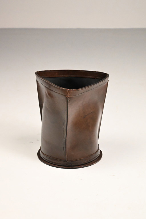 Papelera de cuero