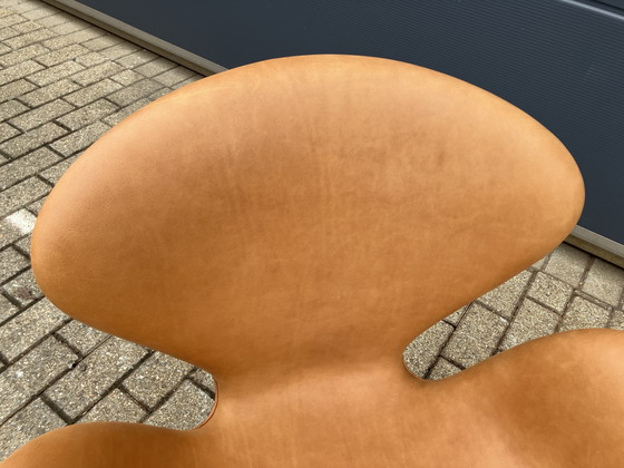 Image 1 of Original Vintage Fritz Hansen Swan Chair From 01-1975 in Beautiful Vintage Camel-Cognac Leather. In New Condition!!!