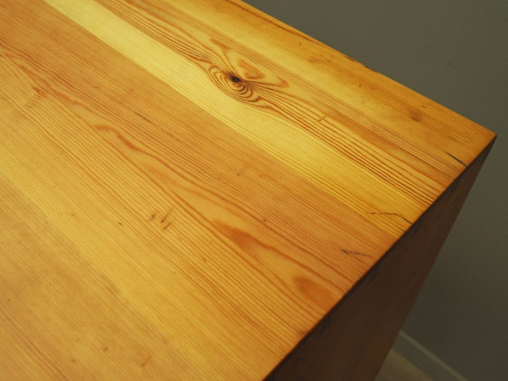 Image 1 of Vetrina in pino, design danese, anni '80, produzione: Danimarca