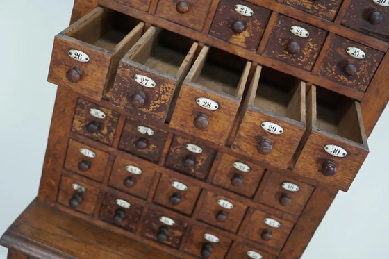 Image 1 of Mobiletto da gioielliere/orologiaio in rovere francese, inizio XX secolo