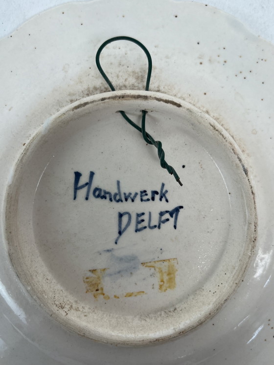 Image 1 of Antiker, handbemalter Delfter-Blau-Wandteller – frühes 20. Jahrhundert