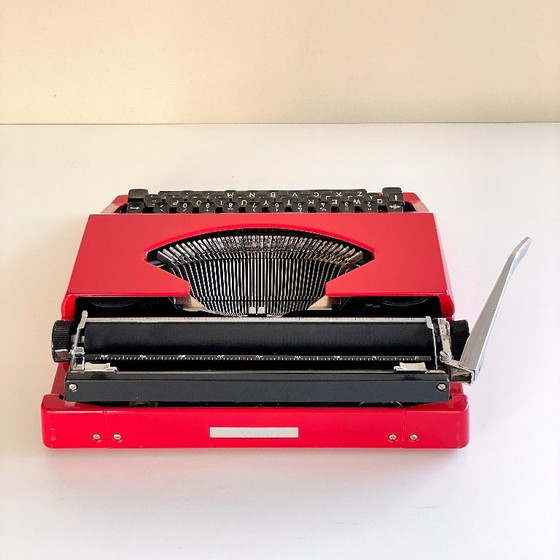 Image 1 of Machine à écrire vintage Sperry Remington Idol rouge années 1980, style rétro